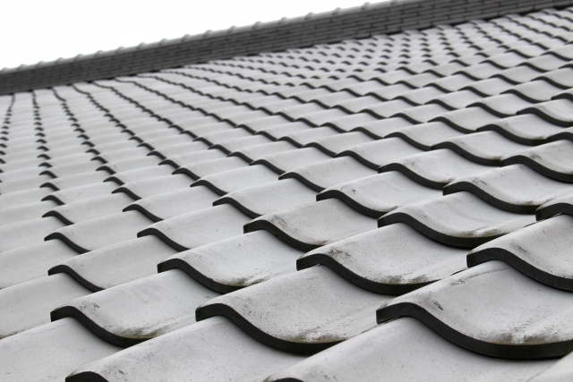 足立区の屋根塗装工事に対応！屋根材ごとの寿命・塗り替え周期
